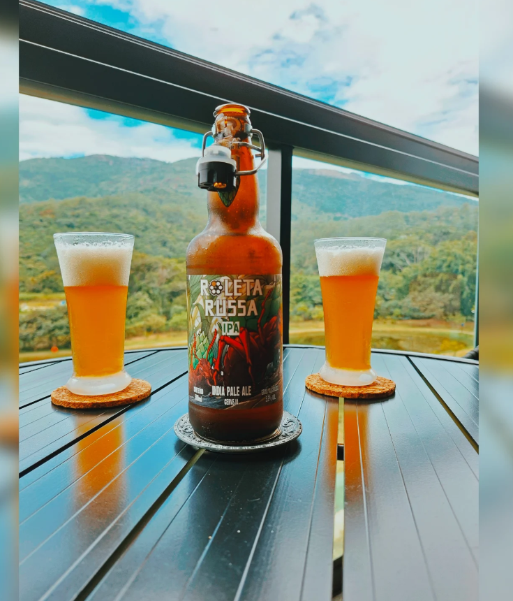 Garrafa IPA Roleta Russa e dois copos