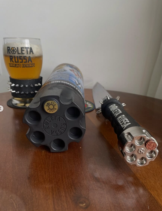Kit Roleta Russa com caneca revólver e copo