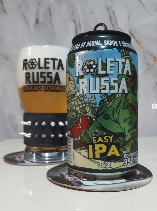 Lata Easy IPA e copo Roleta Russa